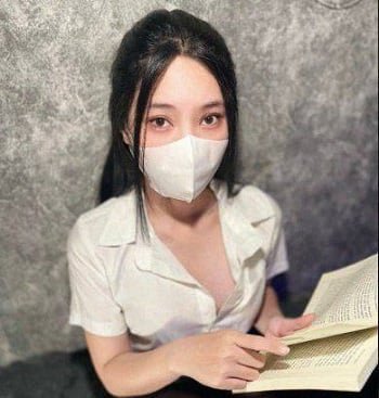 สาวสวยโชว์ร่างของเธอและถ่ายทำคลิปร้อนเพื่อให้คุณเพลิดเพลิน
