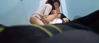 เมื่อสามีไปทำงานภรรยาที่มีเสน่ห์เชิญคนอื่นเข้ามาในเรื่องรัก ๆ ใคร่ ๆ
