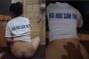 NGOC Phuong เป็นผู้หญิงที่มีเสน่ห์ที่มีเส้นโค้งที่สมบูรณ์แบบ