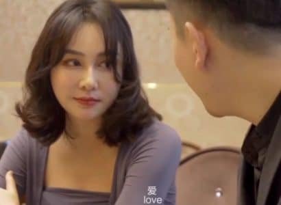 พยาบาลหน้าอกขนาดใหญ่ได้อุทิศตนให้กับซุนวุกง