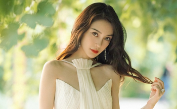 ในระหว่างการเดินทางเพื่อธุรกิจผู้อำนวยการหญิงของหีหนุ่มสาว